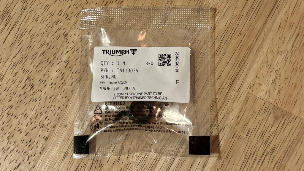 トライアンフ純正部品のトーションスプリング