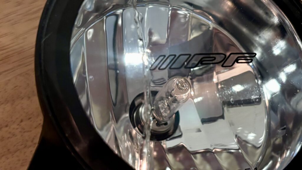 『Windshield Crack Repair Kit』でレジン樹脂注入