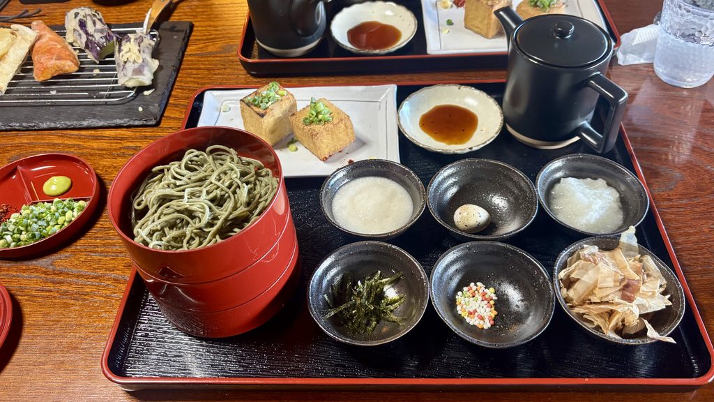 茶蕎麦専門店 和束家の三宝和束茶蕎麦の京都伏見のとろける厚揚げ