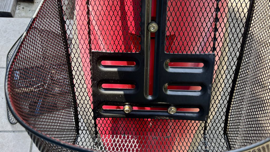バイクパーツセンターのスクーター用フロントバスケットをスズキレッツ2に取り付ける