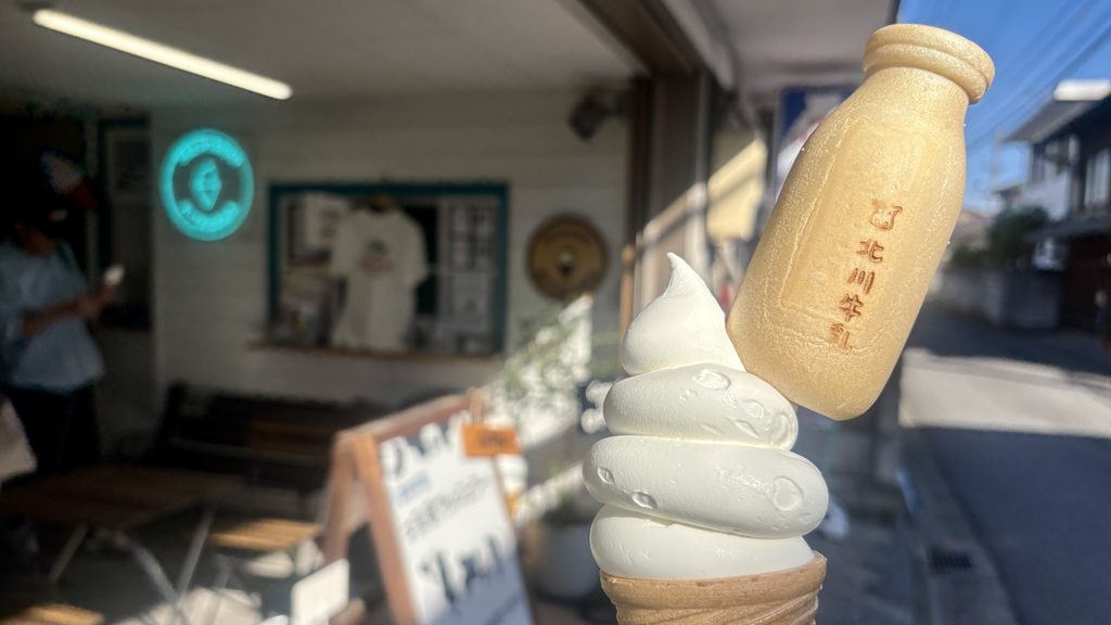 北川牛乳店のコーンもなかトッピング