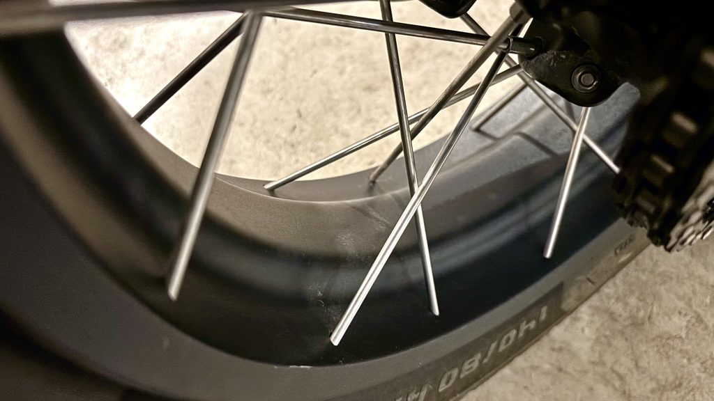 UNICON ( ユニコン ) ワックス ユニコンカークリーム 400mlでホイールを磨く