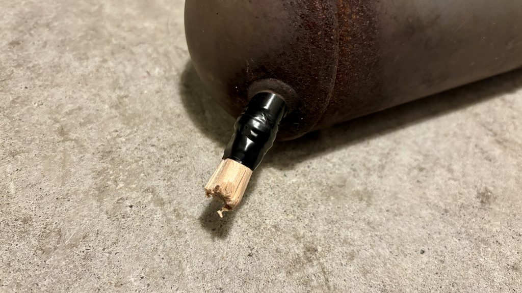 スズキレッツ2の純正マフラーに栓をする
